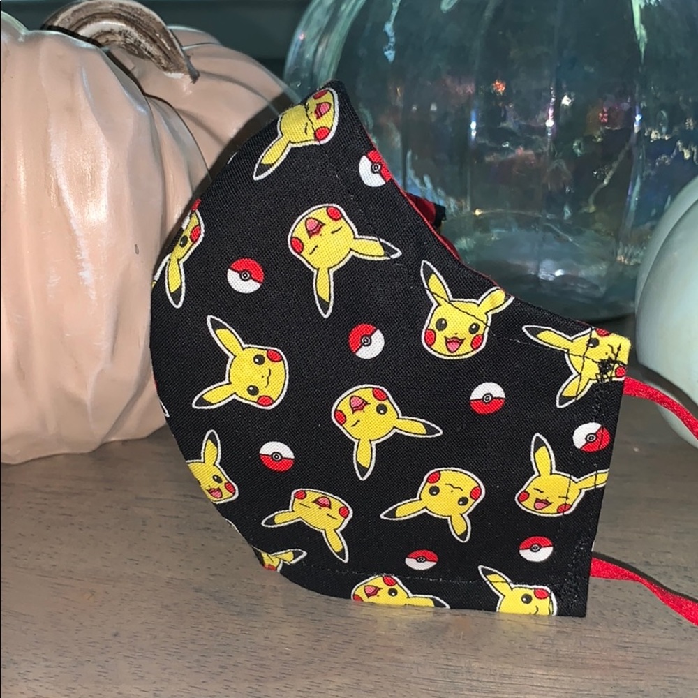 Pikachu Pokémon Ball Print Mask